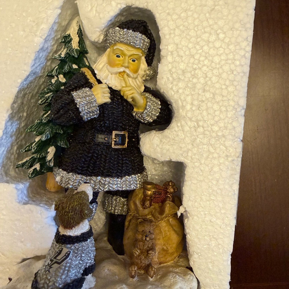 San Antonio Spurs Santa Figurine - Picture 3 of 3